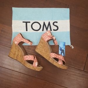 TOMS Geometric Ikat Strappy Wedge Sandal W8